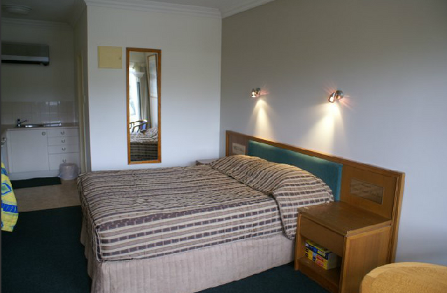 Coopers Colonial Motel - Accommodation VIC