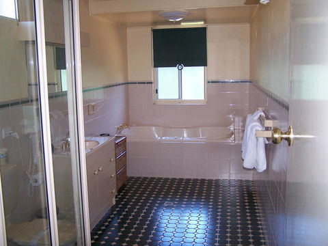 Econo Lodge Griffith Motor Inn - Accommodation VIC 3
