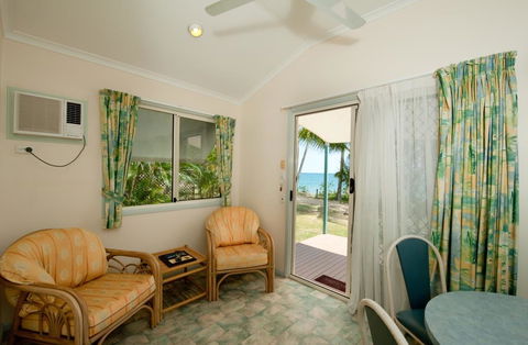 Ellis Beach Oceanfront Bungalows & Caravan Pk - Accommodation VIC 3