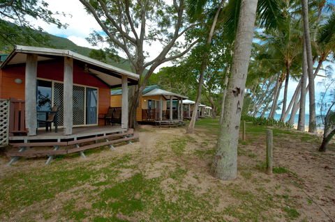 Ellis Beach Oceanfront Bungalows & Caravan Pk - Accommodation VIC 2