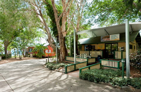 Ellis Beach Oceanfront Bungalows & Caravan Pk - Accommodation VIC 9