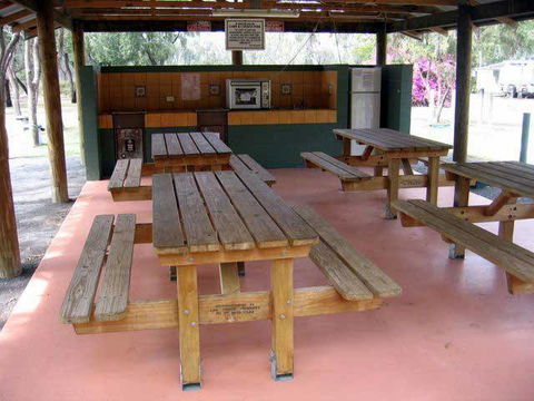 Emerald Cabin & Caravan Village - Accommodation VIC 4