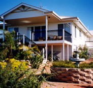 Lovering's Beach Houses - The Whitehouse Emu Bay - Accommodation VIC
