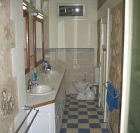 MacDonnell House Naracoorte Cottages - Accommodation VIC