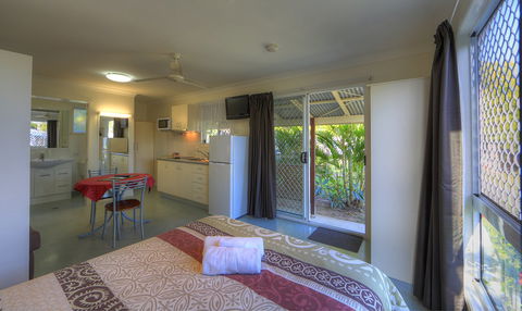 Queens Beach Tourist Village - Accommodation VIC 3