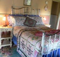 The Witches Garden - Cottage on the Creek - Accommodation VIC