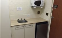Hamilton's Townhouse Motel - Queanbeyan - Accommodation VIC 2