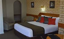 Hilltops Retreat Motor Inn - Young - Accommodation VIC 1