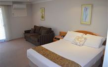 Hilltops Retreat Motor Inn - Young - Accommodation VIC 2