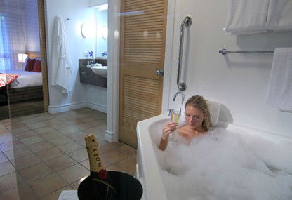 Novotel Twin Waters Resort - Accommodation VIC 2