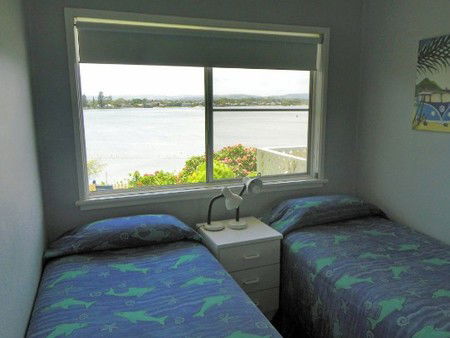 Leisure-lee Holiday Apartments - Accommodation VIC 2