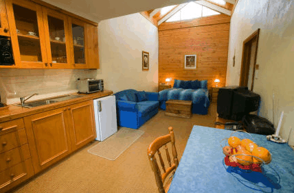 Clarendon Chalets - Accommodation VIC 3