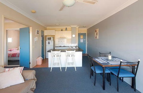 Shaz Maisons Beachside Holiday Apartments - Accommodation VIC 1