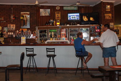 Corroboree Park Tavern - Accommodation VIC 8