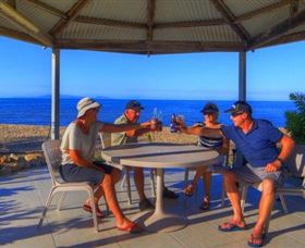 Rollingstone Beach Front Resort - Accommodation VIC 2
