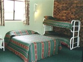 Country Style Caravan Park - Accommodation VIC 3