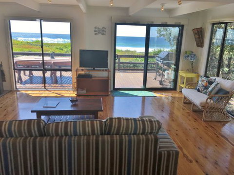Surfside On Mollymook Beach - Accommodation VIC 5
