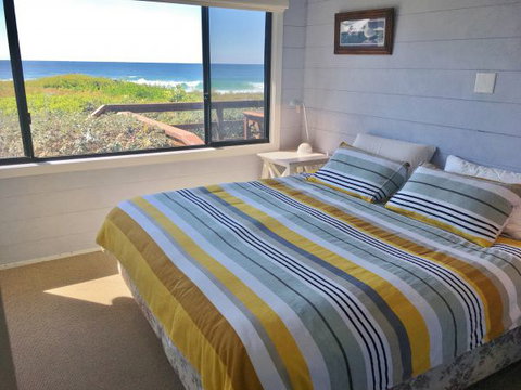 Surfside On Mollymook Beach - Accommodation VIC 7