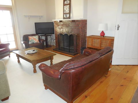 Book Keepers Cottage Waikerie - Accommodation VIC 5