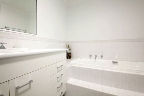 Moy At Nelson Bay - Accommodation VIC 7