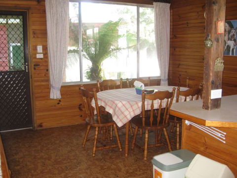 Grantham House  Pet Friendly Holiday Home - Accommodation VIC 1