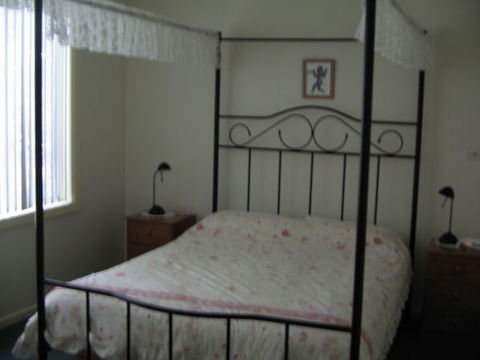 Grantham House  Pet Friendly Holiday Home - Accommodation VIC 2