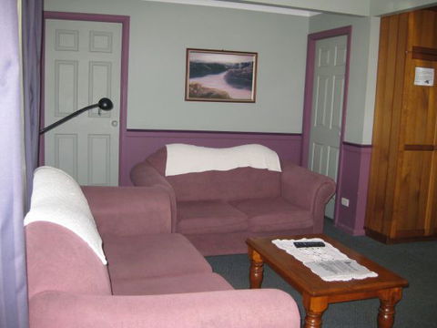 Grantham House  Pet Friendly Holiday Home - Accommodation VIC 5