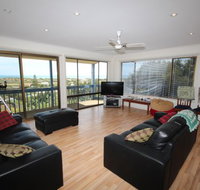 LJ Hooker Goolwa Holiday Rentals - 39 Bradford Road Goolwa Beach - Accommodation VIC