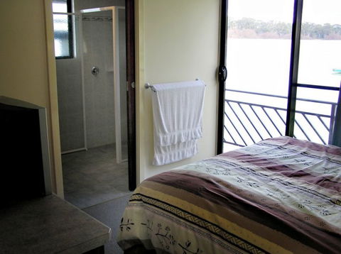 Takeme2 Houseboat - Accommodation VIC 3