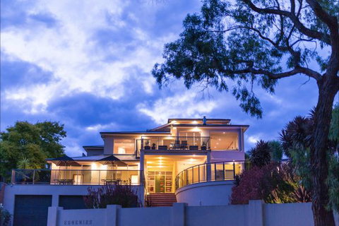 Eugenie's Luxury Accommodation - Accommodation VIC 0