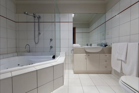 Eugenie's Luxury Accommodation - Accommodation VIC 4