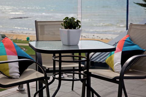 Penguin Beachfront Apartments - Accommodation VIC 6