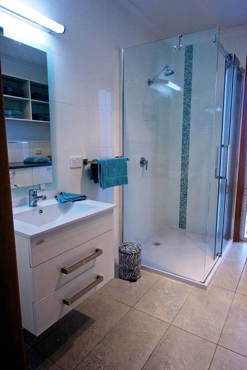 Penguin Beachfront Apartments - Accommodation VIC 9