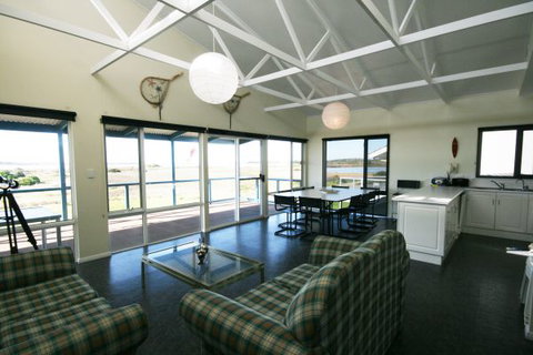 LJ Hooker Goolwa Holiday Rentals - 25 Barrage Road, Goolwa South - Accommodation VIC 1