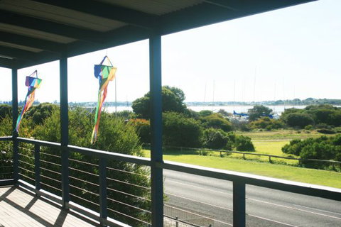 LJ Hooker Goolwa Holiday Rentals - 25 Barrage Road, Goolwa South - Accommodation VIC 2