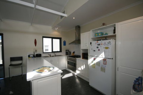 LJ Hooker Goolwa Holiday Rentals - 25 Barrage Road, Goolwa South - Accommodation VIC 3