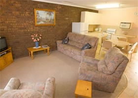 Carn Court Holiday Apartments - Accommodation VIC 1
