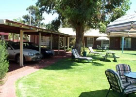 Carn Court Holiday Apartments - Accommodation VIC 4