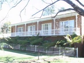 Barrasss John Bright Motor Inn - Accommodation VIC 1