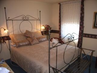 All Saints And Sinners Colonial B&B - Accommodation VIC 1