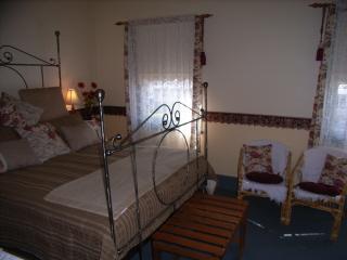 All Saints And Sinners Colonial B&B - Accommodation VIC 4