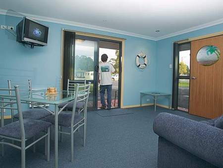 Strahan Bungalows - Accommodation VIC 2