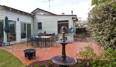 Peace By The River Homestay - Accommodation VIC 2