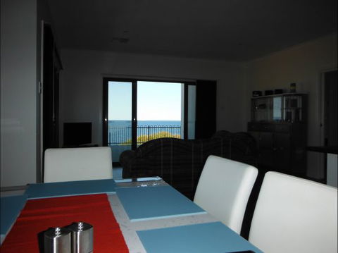 Coastal Getaway - Accommodation VIC 1