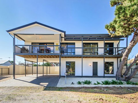 Century 21 SouthCoast: Whinnerah Sunsets - Accommodation VIC 0