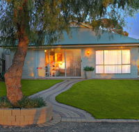 17 QED Lakehouse - Accommodation VIC