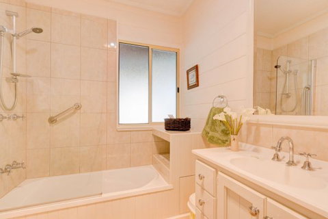 All About Me Bed And Breakfast - Accommodation VIC 3