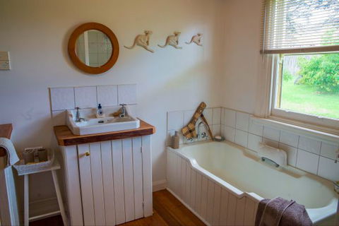 Baileys Lane - Accommodation VIC 7
