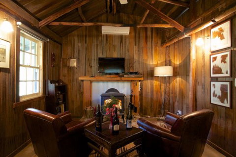 Riverdowns - Accommodation VIC 3