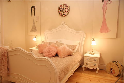 Azalea Cedar-Rose Villa - Accommodation VIC 1